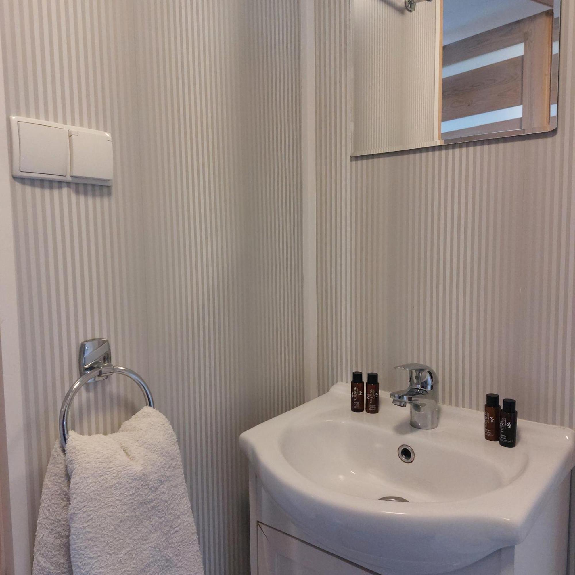 Zeeuwse Chalet Voor 2 Personen Serooskerke  Luaran gambar